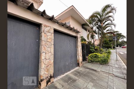 Casa à venda com 300m², 5 quartos e 5 vagasFachada