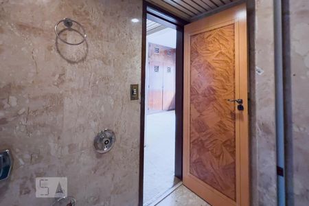 Casa à venda com 300m², 5 quartos e 5 vagasBanheiro da Suíte 1