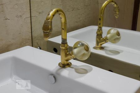 Casa à venda com 300m², 5 quartos e 5 vagasBanheiro da Suíte 2