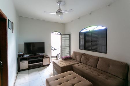 Sala de casa à venda com 2 quartos, 400m² em Renascença, Belo Horizonte