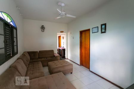 Sala de casa à venda com 2 quartos, 400m² em Renascença, Belo Horizonte