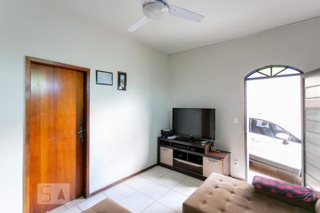 Sala de casa à venda com 2 quartos, 400m² em Renascença, Belo Horizonte