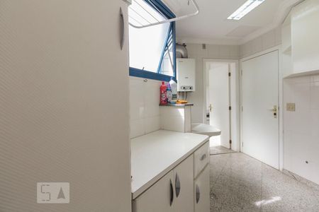 Apartamento para alugar com 180m², 3 quartos e 4 vagasÁrea de serviço 