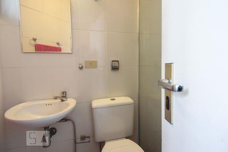 Apartamento para alugar com 180m², 3 quartos e 4 vagasBanheiro de serviço 