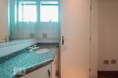 Apartamento para alugar com 180m², 3 quartos e 4 vagasBanheiro Suíte 1