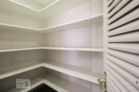Apartamento para alugar com 180m², 3 quartos e 4 vagasDispensa 