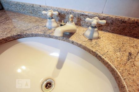 Apartamento para alugar com 180m², 3 quartos e 4 vagasBanheiro Suíte 2