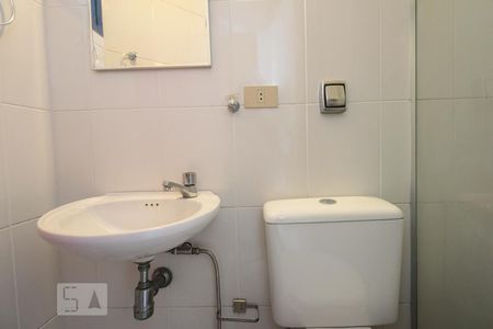 Apartamento para alugar com 180m², 3 quartos e 4 vagasBanheiro de serviço 