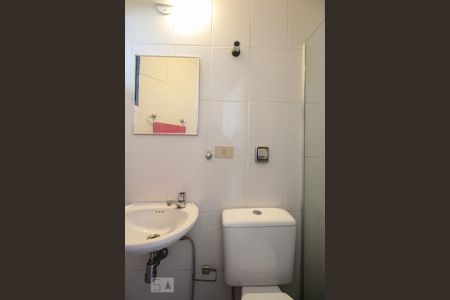 Apartamento para alugar com 180m², 3 quartos e 4 vagasBanheiro de serviço 