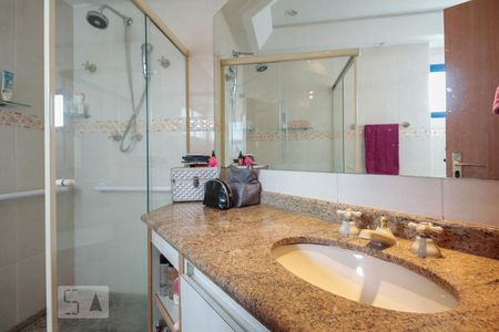 Apartamento para alugar com 180m², 3 quartos e 4 vagasBanheiro Suíte 2