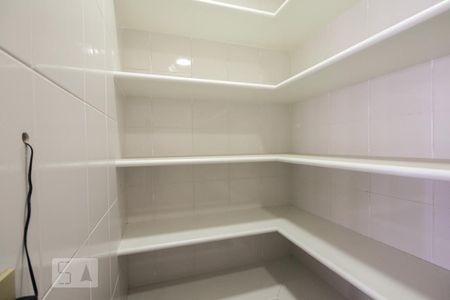 Apartamento para alugar com 180m², 3 quartos e 4 vagasDispensa 