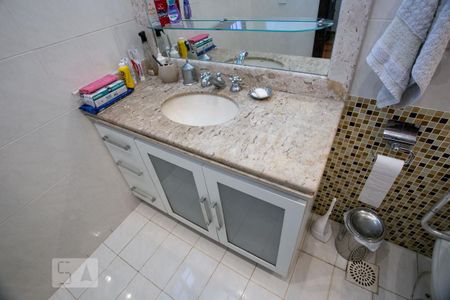 Casa de condomínio à venda com 450m², 2 quartos e 9 vagas Casa de condomínio à venda com 450m², 2 quartos e 9 vagasBanheiro da suite 2