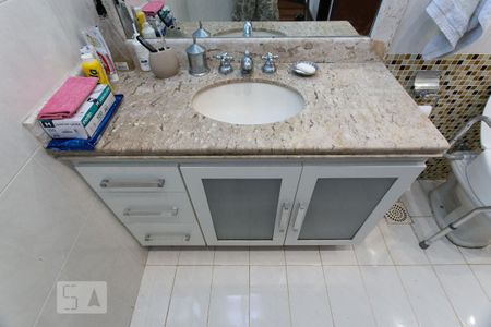 Casa de condomínio à venda com 450m², 2 quartos e 9 vagas Casa de condomínio à venda com 450m², 2 quartos e 9 vagasBanheiro da suite 2