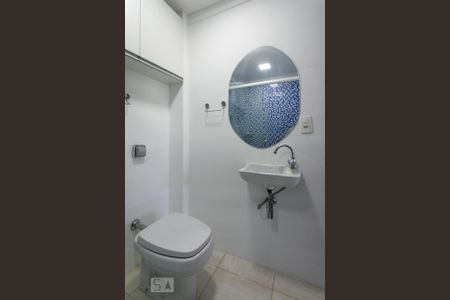 Casa de condomínio à venda com 450m², 2 quartos e 9 vagas Casa de condomínio à venda com 450m², 2 quartos e 9 vagasBanheiro do Escritório