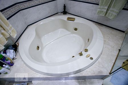 Casa de condomínio à venda com 450m², 2 quartos e 9 vagas Casa de condomínio à venda com 450m², 2 quartos e 9 vagasBanheiro da Suíte 1