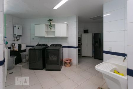 Casa de condomínio à venda com 450m², 2 quartos e 9 vagas Casa de condomínio à venda com 450m², 2 quartos e 9 vagasArea de Serviço