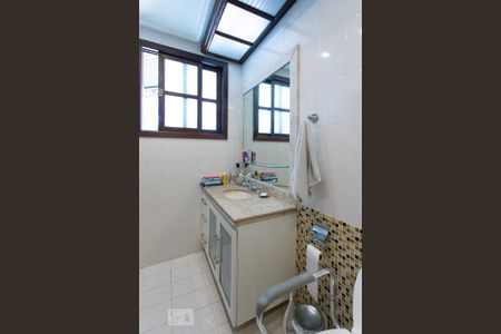 Casa de condomínio à venda com 450m², 2 quartos e 9 vagas Casa de condomínio à venda com 450m², 2 quartos e 9 vagasBanheiro da suite 2