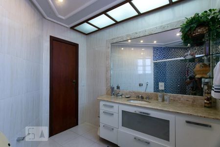 Casa de condomínio à venda com 450m², 2 quartos e 9 vagas Casa de condomínio à venda com 450m², 2 quartos e 9 vagasBanheiro do corredor