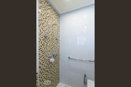 Casa de condomínio à venda com 450m², 2 quartos e 9 vagas Casa de condomínio à venda com 450m², 2 quartos e 9 vagasBanheiro da suite 2