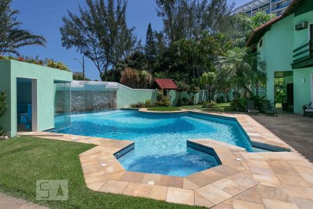 Casa de condomínio à venda com 450m², 2 quartos e 9 vagas Casa de condomínio à venda com 450m², 2 quartos e 9 vagasPiscina