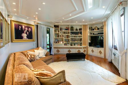 Casa de condomínio à venda com 450m², 2 quartos e 9 vagas Casa de condomínio à venda com 450m², 2 quartos e 9 vagasSala Íntima - Piso superior