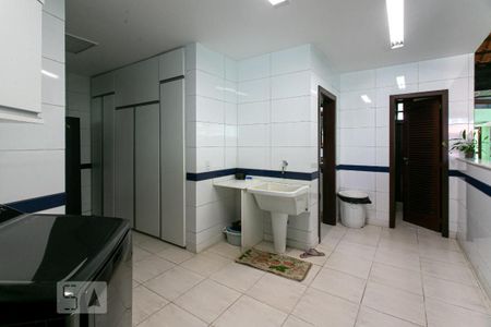 Casa de condomínio à venda com 450m², 2 quartos e 9 vagas Casa de condomínio à venda com 450m², 2 quartos e 9 vagasArea de Serviço