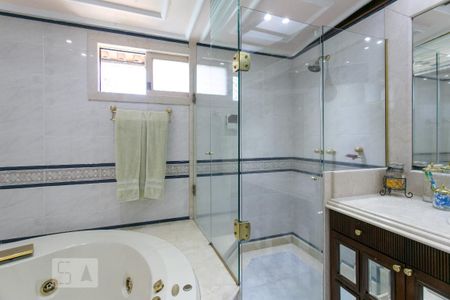 Casa de condomínio à venda com 450m², 2 quartos e 9 vagas Casa de condomínio à venda com 450m², 2 quartos e 9 vagasBanheiro da Suíte 1