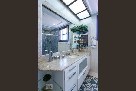 Casa de condomínio à venda com 450m², 2 quartos e 9 vagas Casa de condomínio à venda com 450m², 2 quartos e 9 vagasBanheiro do corredor