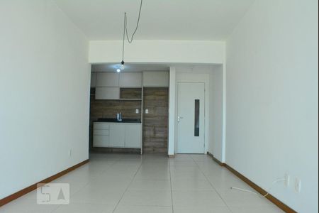 Sala com varanda de apartamento para alugar com 2 quartos, 72m² em Jaguaribe, Salvador