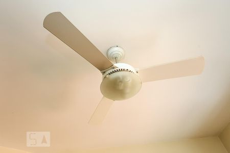 Casa de condomínio à venda com 300m², 4 quartos e 5 vagas Casa de condomínio à venda com 300m², 4 quartos e 5 vagasQuarto