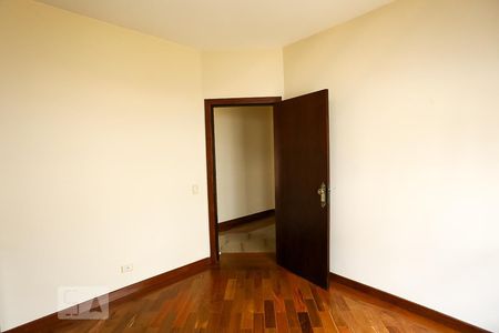 Casa de condomínio à venda com 300m², 4 quartos e 5 vagas Casa de condomínio à venda com 300m², 4 quartos e 5 vagasQuarto