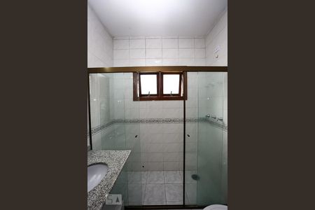 Casa de condomínio à venda com 300m², 4 quartos e 5 vagas Casa de condomínio à venda com 300m², 4 quartos e 5 vagasBanheiro