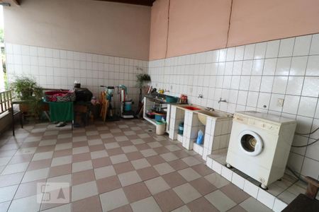 Casa à venda com 300m², 5 quartos e 4 vagasDetalhe da area de serviço