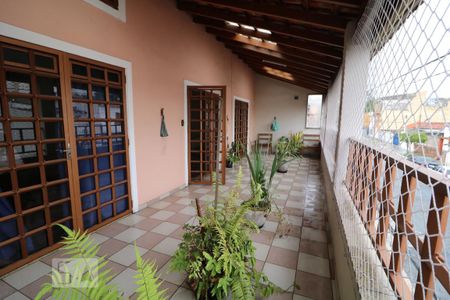 Casa à venda com 300m², 5 quartos e 4 vagasVaranda