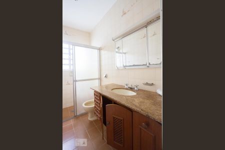 Casa à venda com 115m², 2 quartos e 2 vagasBanheiro