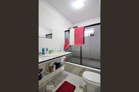 Casa à venda com 207m², 3 quartos e 4 vagasBanheiro do Quarto 2 - Suíte