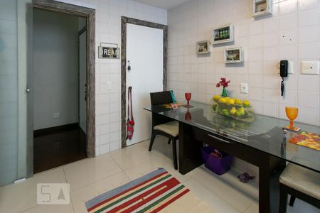 Apartamento à venda com 147m², 2 quartos e 1 vagaCozinha e Área de Serviço