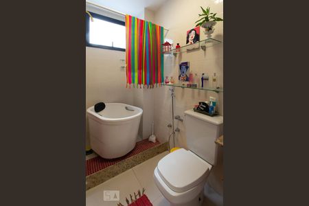 Apartamento à venda com 147m², 2 quartos e 1 vagaBanheiro da suite