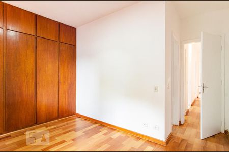 Suíte de casa à venda com 3 quartos, 130m² em Vila Paulista, São Paulo