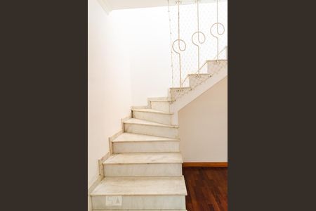 Escadas de casa à venda com 3 quartos, 130m² em Vila Paulista, São Paulo