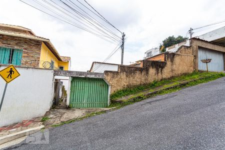 Casa à venda com 70m², 3 quartos e 1 vaga Casa à venda com 70m², 3 quartos e 1 vagaFachada