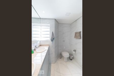 Casa à venda com 300m², 4 quartos e 5 vagasBanheiro da Suíte