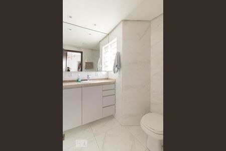 Casa à venda com 300m², 4 quartos e 5 vagasBanheiro da Suíte