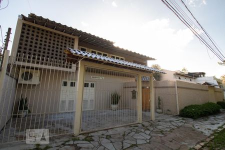 Casa à venda com 300m², 4 quartos e 5 vagasFachada