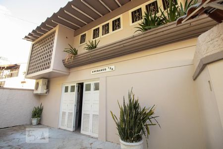 Casa à venda com 300m², 4 quartos e 5 vagasFachada