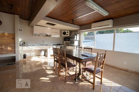 Casa à venda com 300m², 4 quartos e 5 vagasSala/Cozinha
