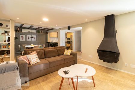 Sala de casa à venda com 4 quartos, 300m² em Nonoai, Porto Alegre