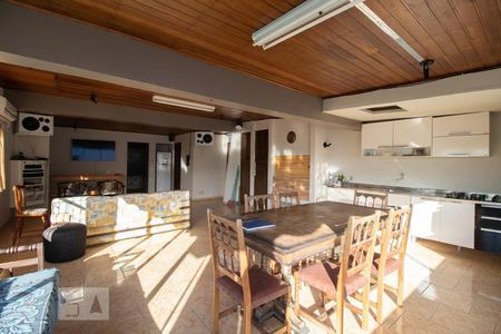 Casa à venda com 300m², 4 quartos e 5 vagasSala/Cozinha