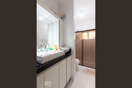 Casa para alugar com 276m², 3 quartos e 2 vagasBanheiro Corredor