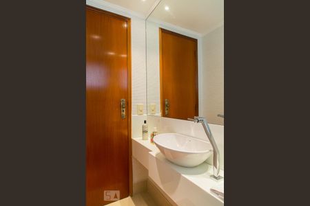 Apartamento à venda com 220m², 4 quartos e 3 vagasLavabo